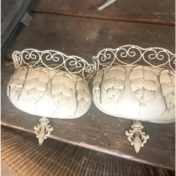 2 Vintage wall decor / planters - Picture 1 of 3